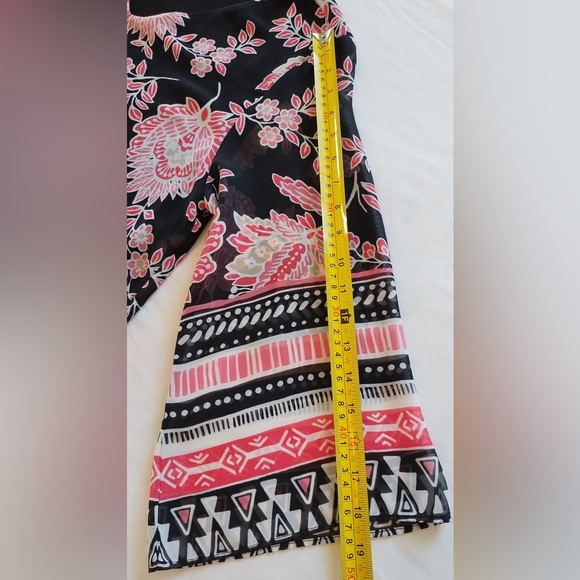 JM Collection Women's Printed Split-Front Tunic Top (Black Pink, Medium) Blouse - Picture 13 of 15